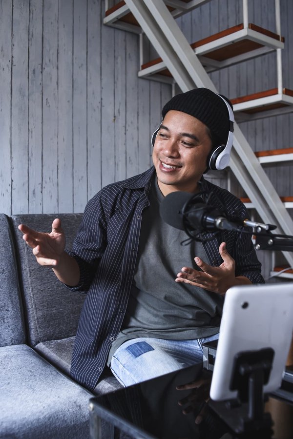 Comment les entrepreneurs peuvent-ils utiliser les podcasts pour renforcer leur marque
